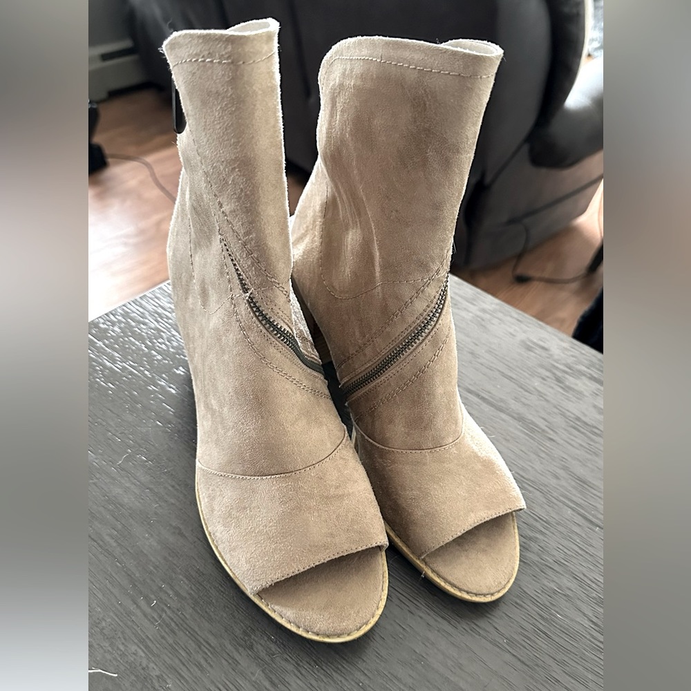 Tan fashion boot